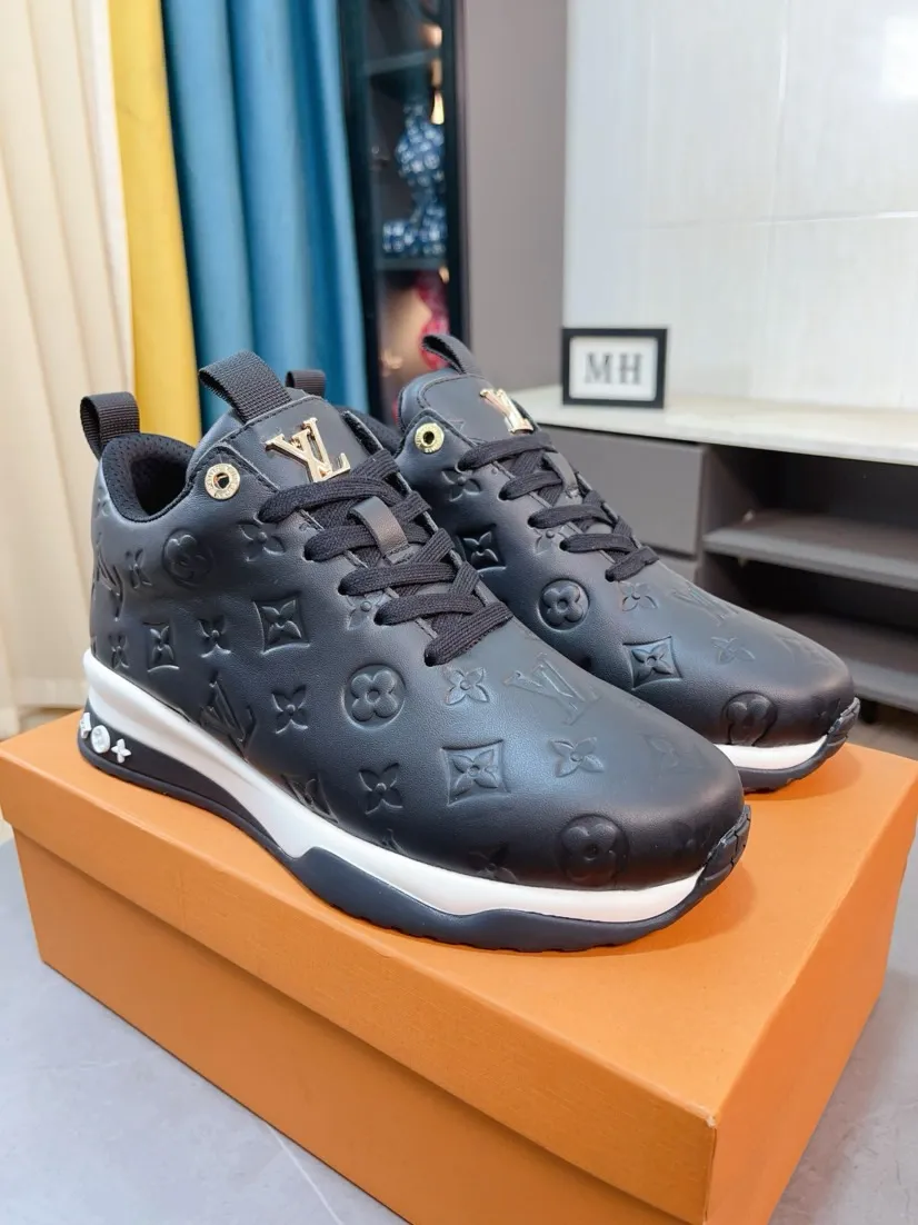 Ex-factory price 520🌹🌹[lv]🌹High-end men's shoes brand: Official website 1:1 Latest masterpiece: The upper is made of Italian imported first-layer cowhide punching design➕made of full genuine leather lining🔥, making walking more convenient and comfortable! Exclusive new style, stunning work [color]! Create a fashionable personality to set off your uniqueness! A must-have for trendy men! Classic🔥Number: 38-44